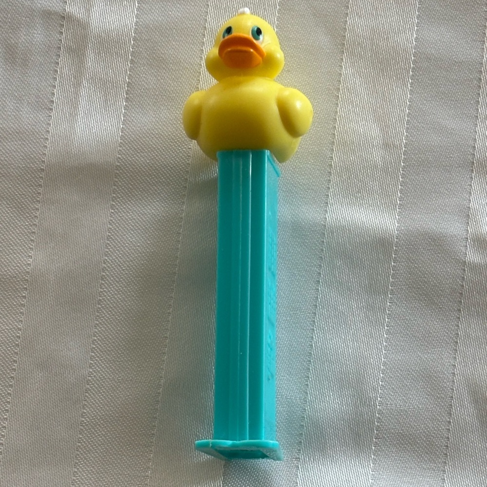 Yellow Duckie Pez Dispenser (Good Condition)